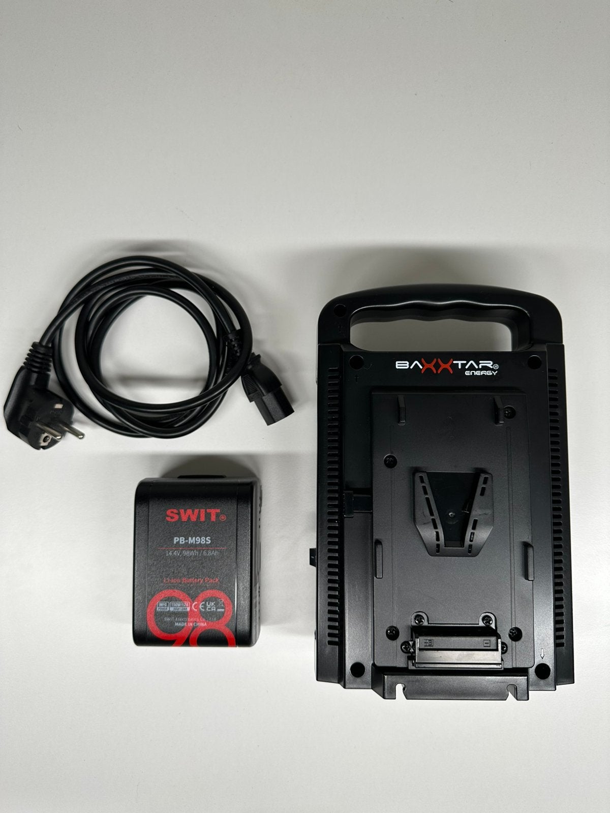 Swit 98 V-mount + Baxxtar dual charger, Verzamelen, Foto-apparatuur en Filmapparatuur, Ophalen