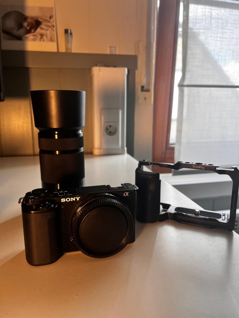 Camera sony zv e 10 + smallrig cage + 55-210 sony lens, Ophalen, Zo goed als nieuw, Compact, Sony