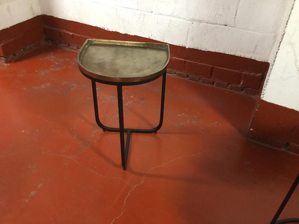 Bijzettafeltje, Huis en Inrichting, Ophalen, Overige materialen, Overige stijlen, Nieuw