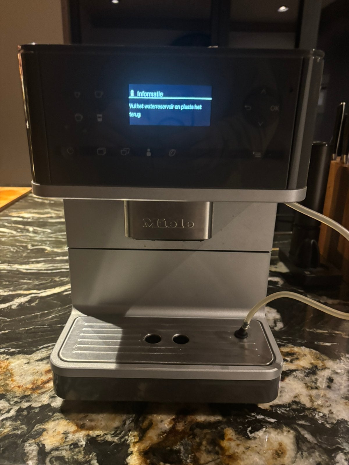 Miele koffiemachine grijs, Enlèvement, Comme neuf, Cafetière, Réservoir d'eau amovible