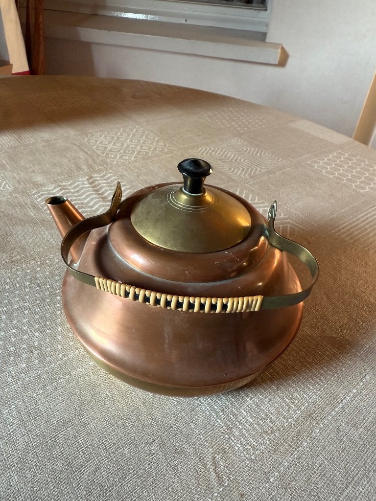 Koperen theepotje, Ophalen