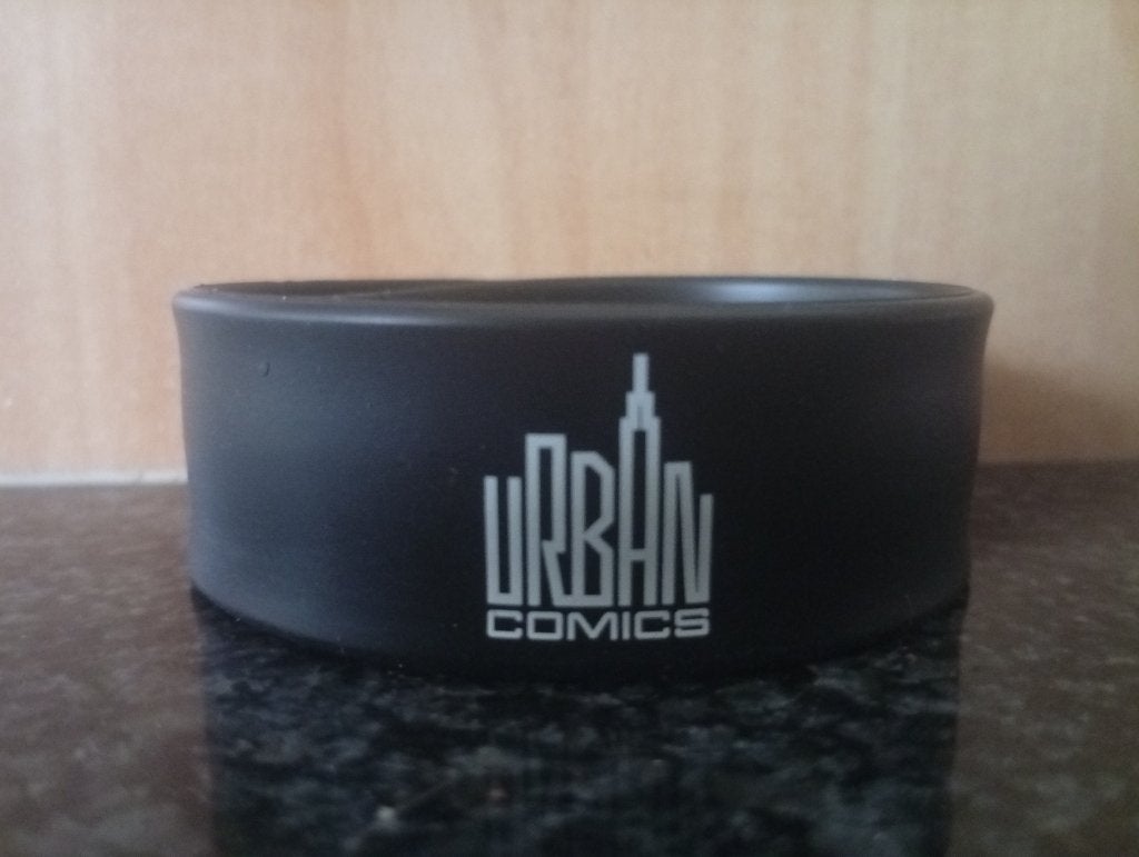 Rare : un bracelet en caoutchouc/métal "Urban Comics" - Neuf, Enlèvement ou Envoi, Autres personnages, Neuf, Vêtements