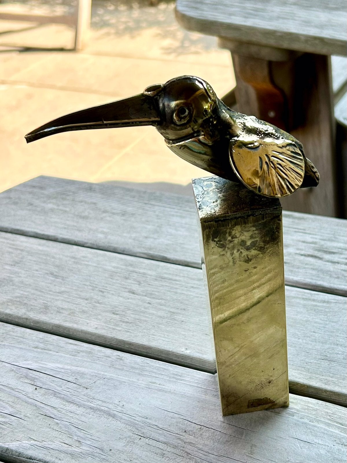 Geel koperen beeldje van vogel op sokkel, Ophalen of Verzenden, Koper