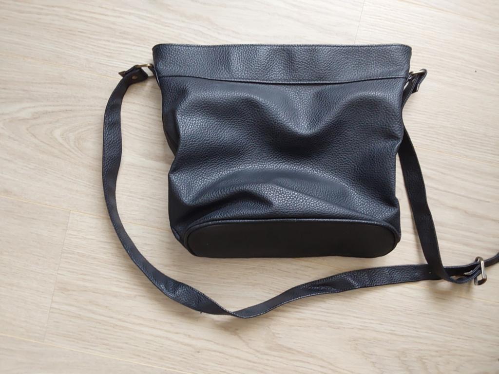 2 hand tassen, Handtassen en Accessoires, Tassen | Schoudertassen, Ophalen