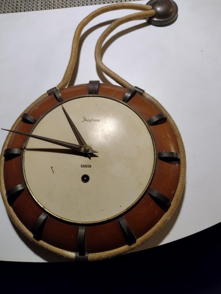 Junghans exacta wandklok, Enlèvement