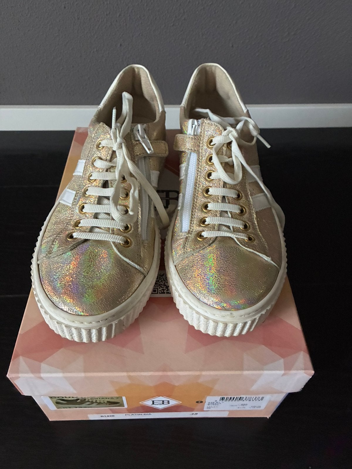 Goudkleurige sneakers maat 38, Enfants & Bébés, Vêtements enfant | Chaussures & Chaussettes, Enlèvement, Comme neuf