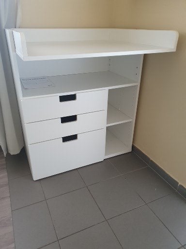 Commode van Ikea., Enfants & Bébés, Chambre d'enfant | Commodes & Armoires, 105 cm ou plus, Espace pour les pieds, Comme neuf