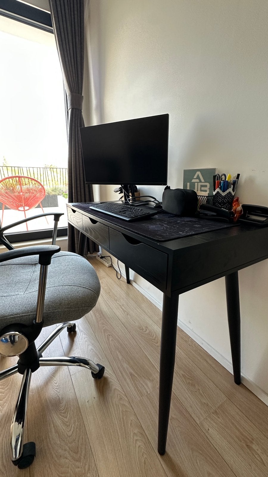 Table de bureau en bois + ecran 24" ViewSonic, Enlèvement, Comme neuf, Bois
