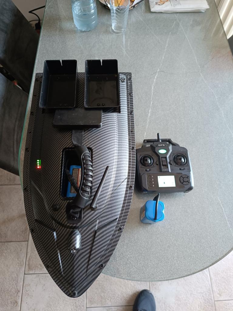 Bateau amorceur GPS