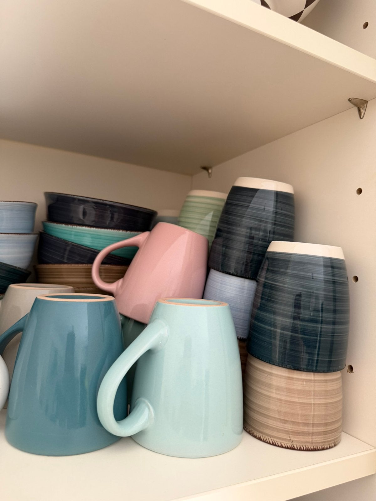 Servies gekleurde borden en kopjes, Huis en Inrichting, Keuken | Servies, Ophalen, Nieuw