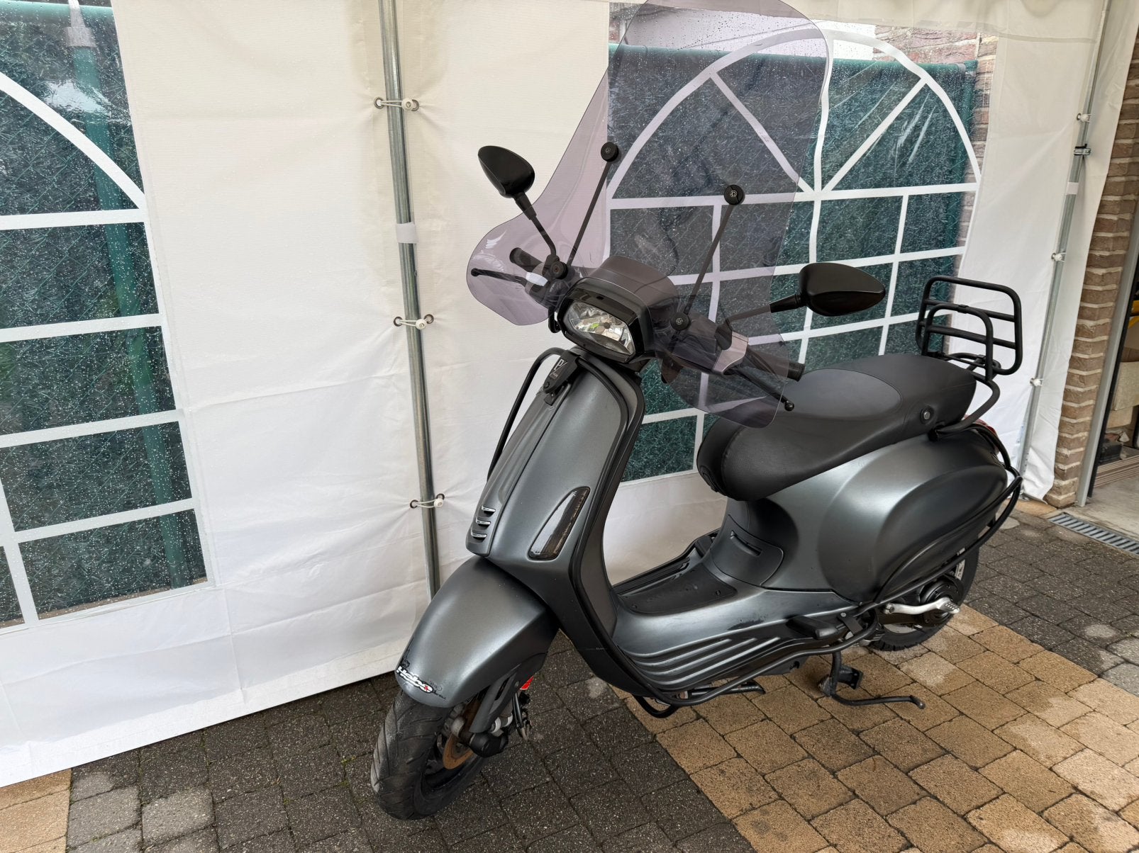 Prachtige vespa sprint A, Fietsen en Brommers, Ophalen, Zo goed als nieuw