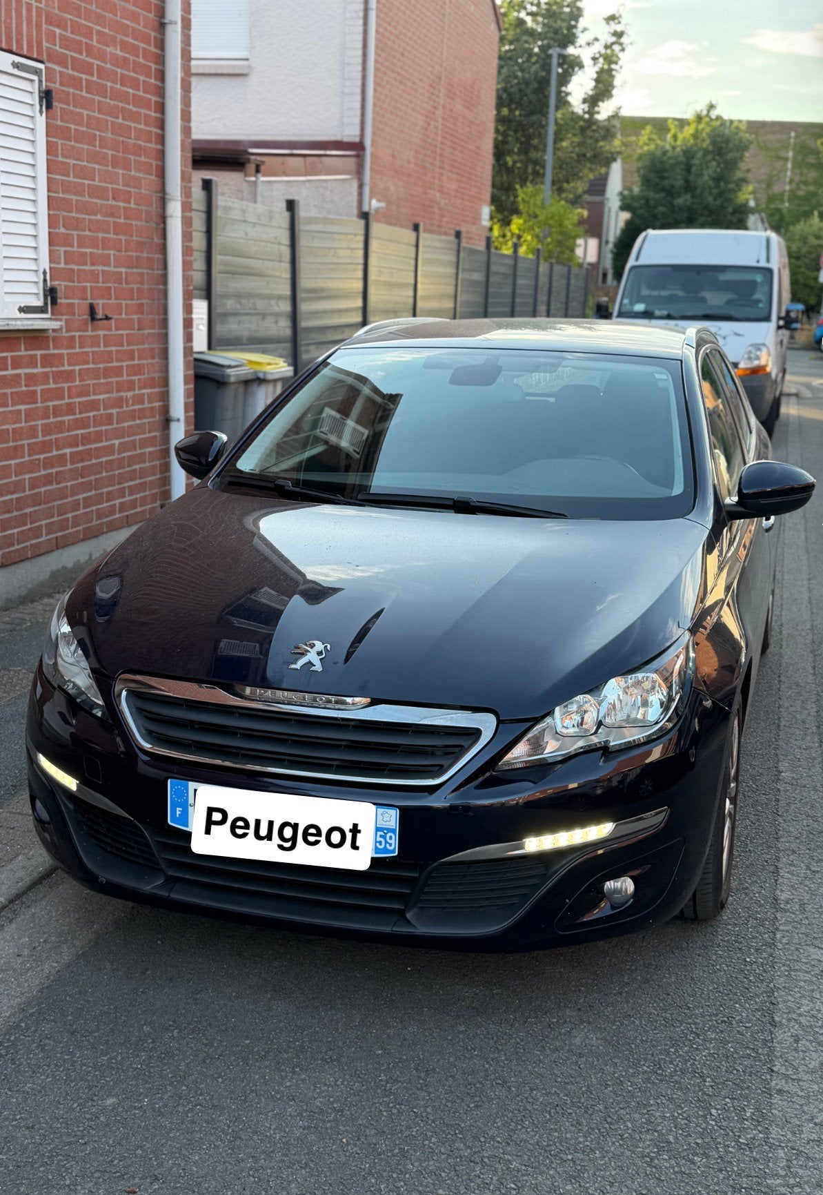 Peugeot 308 sw 1.6 bluehdi 120, Autos, Boîte manuelle, Entretenue par le concessionnaire, Noir, 5 portes
