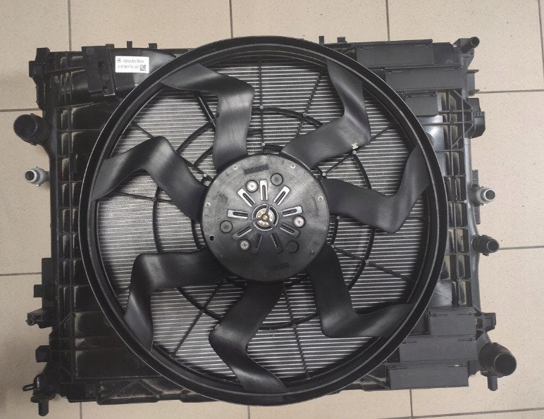 Kit radiateur pour Mercedes GLE C167 V167 GLS X167 Classe G, Mercedes-Benz AG, Mercedes-Benz, Utilisé, Mercedesstrasse 120
70372  Stuttgart, DE