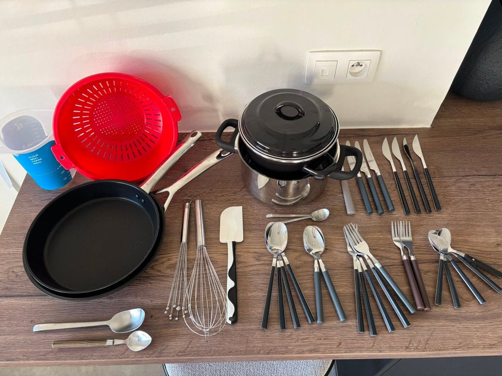 Bestek en servies weg wegens stopzetting kot, Huis en Inrichting, Keuken | Bestek, Ophalen of Verzenden