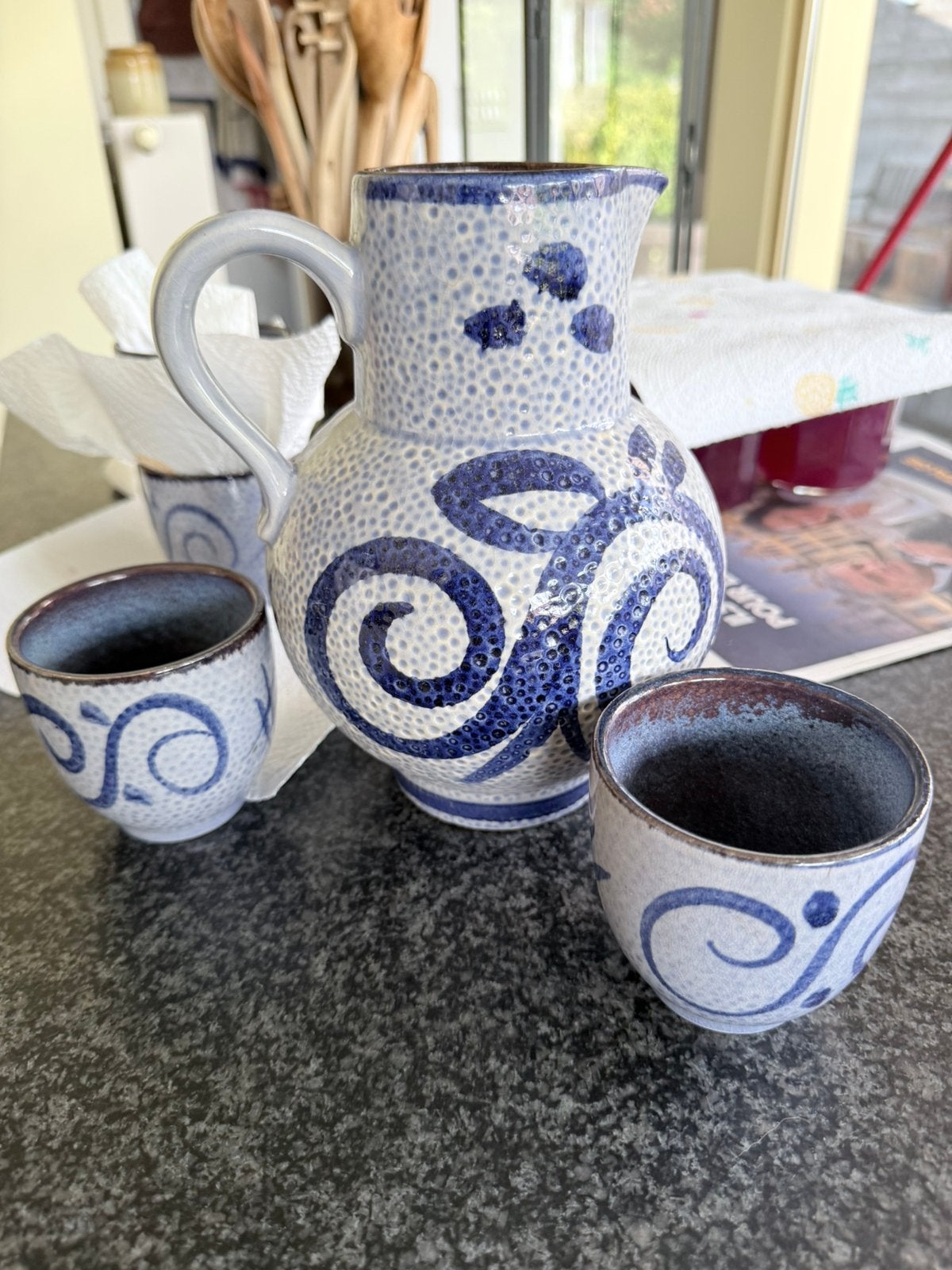 Pichet en céramique avec 3 tasses, Antiquités & Art, Enlèvement ou Envoi