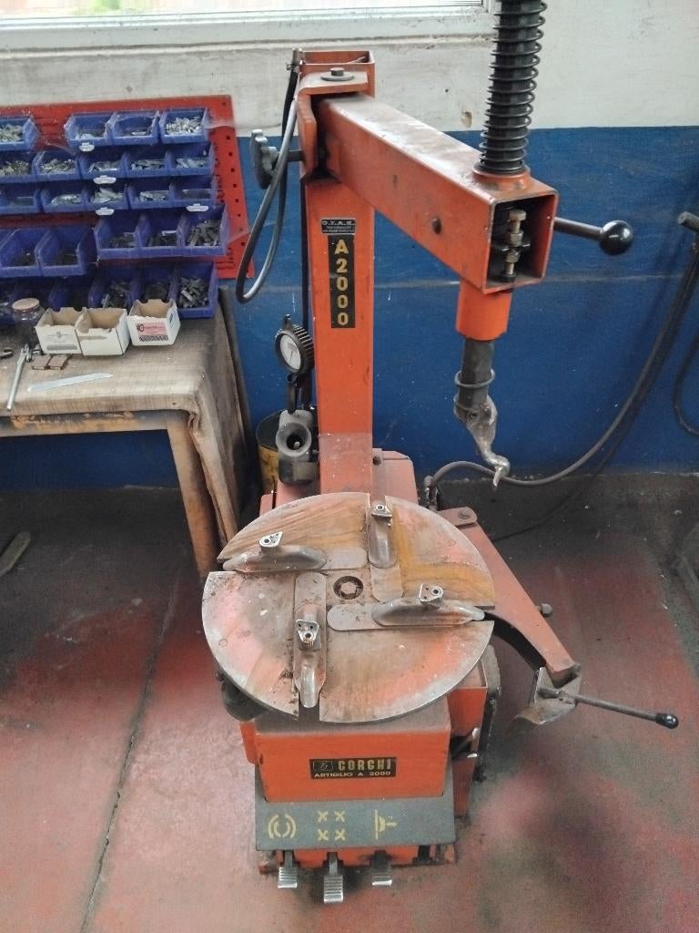 Professionele Bandenmachine + balanceermachine, Ophalen, Minder dan 30 mm, Gebruikt, Overige typen