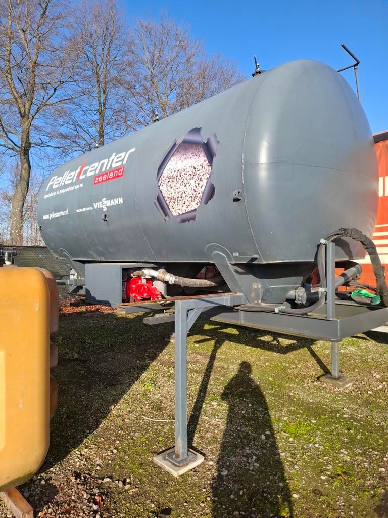 Silo met pomp voor pellets/voeders/..., Zakelijke goederen, Landbouw | Werktuigen, Ophalen