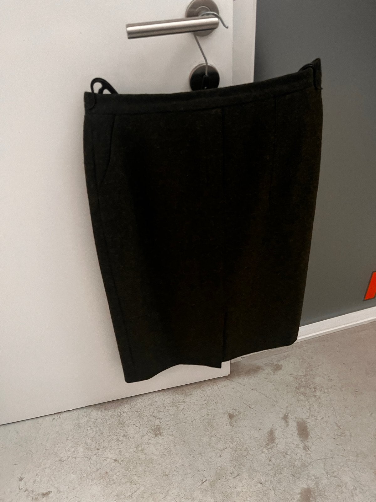 Jupe Franken Walder en laine gris vert kaki taille 42, Vêtements | Femmes, Taille 42/44 (L), Gris, Enlèvement ou Envoi, Comme neuf