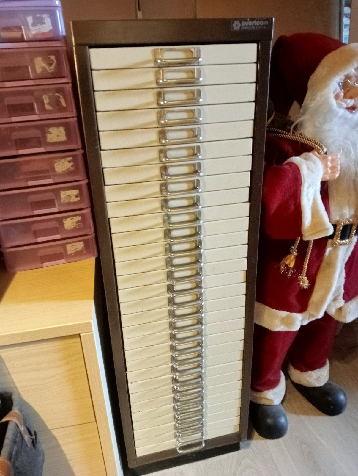 oude ijzeren ladekast, Ophalen