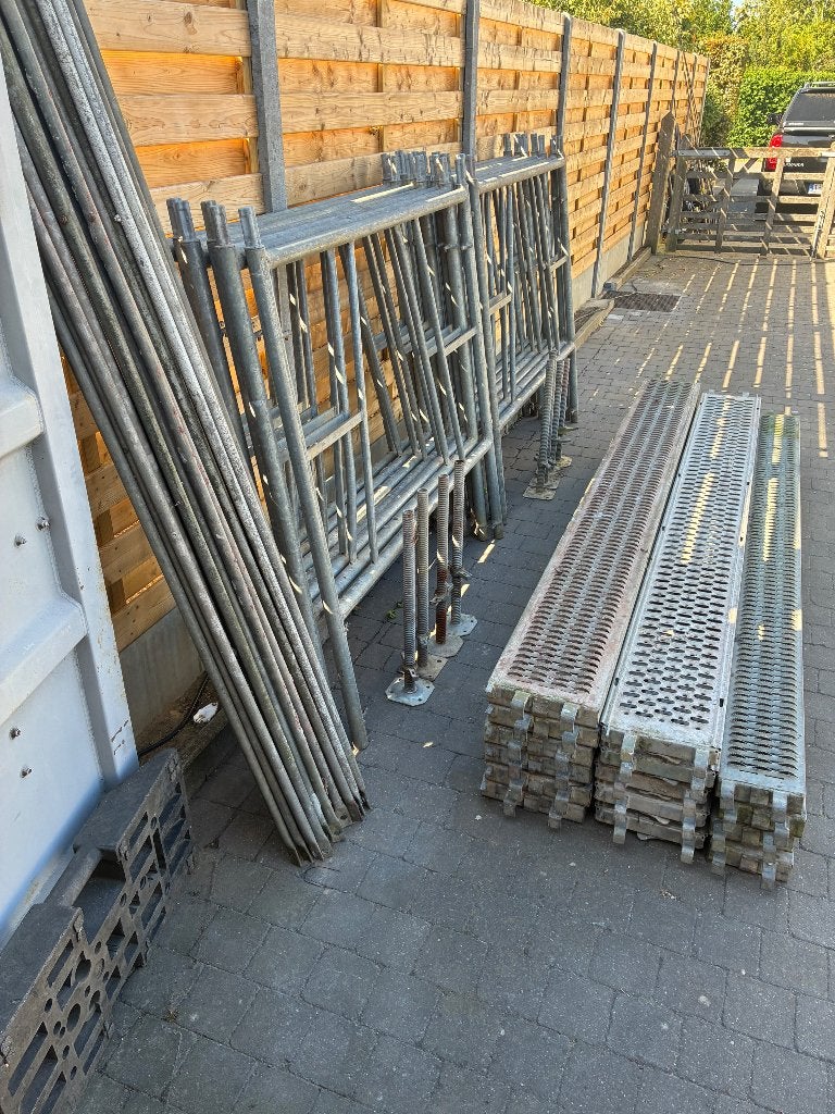 Stelling met stalen vloeren., Doe-het-zelf en Bouw, Steigers, Ophalen, Zo goed als nieuw, Gevelsteiger, 5 meter of hoger