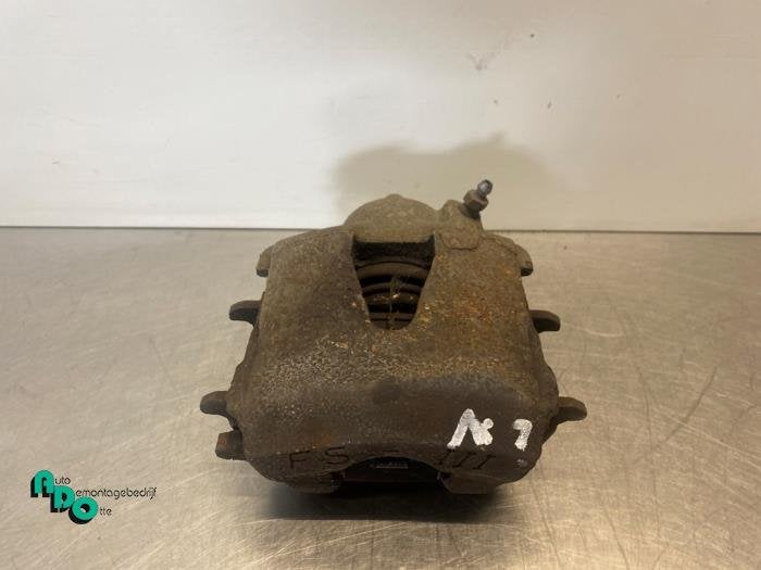 Remklauw (Tang) links-voor van een Skoda Fabia (Fabia 08-), Gebruikt, -, -, Ophalen of Verzenden