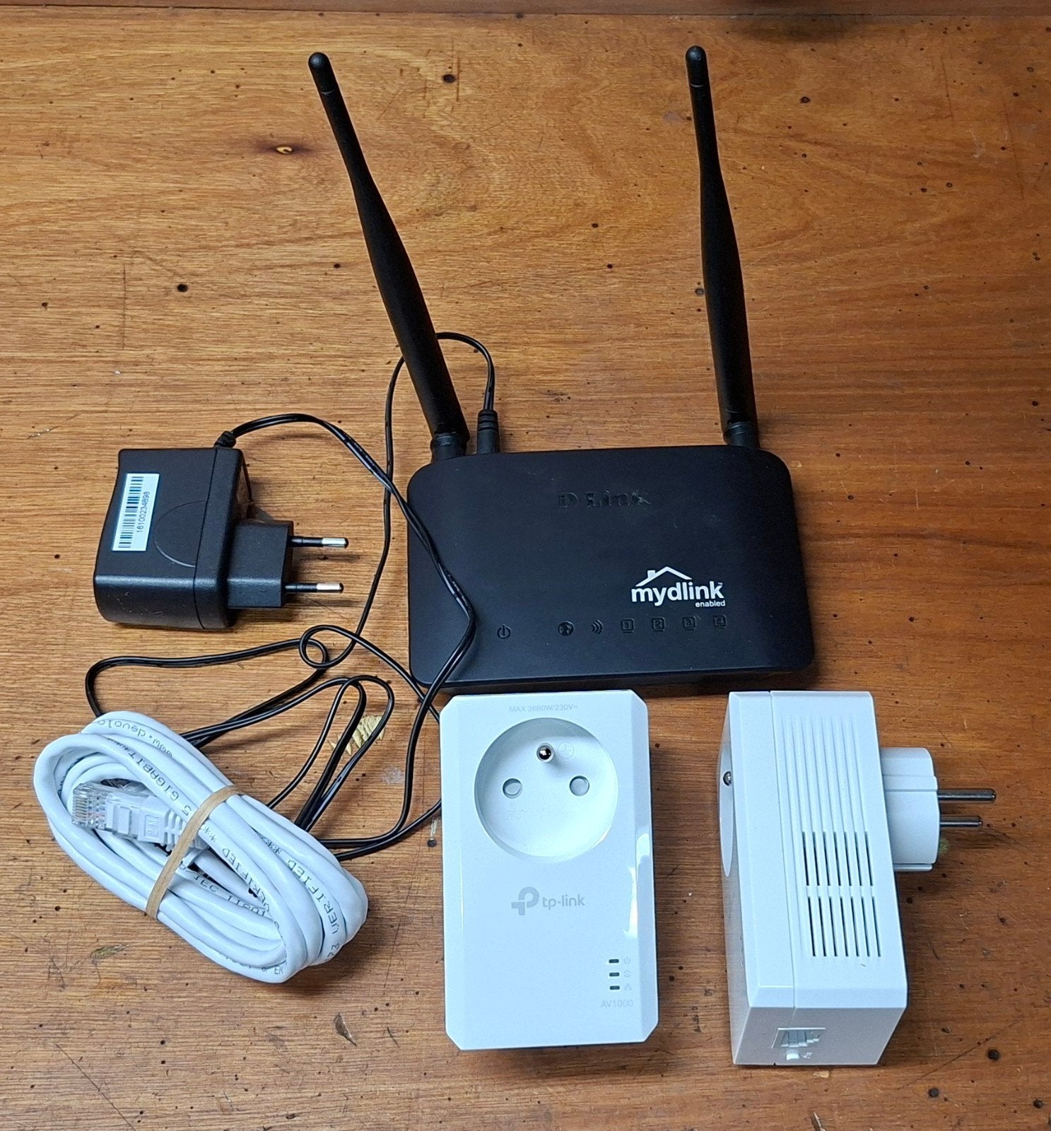 Wifi over powerline TP-link (2st.) en router d-link, Ophalen of Verzenden