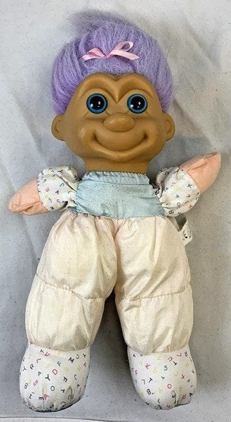 Trollenpop Pluche Dake Jaren '90 Lila Haar Alfabet Print pop, Verzenden, Zo goed als nieuw, Pop