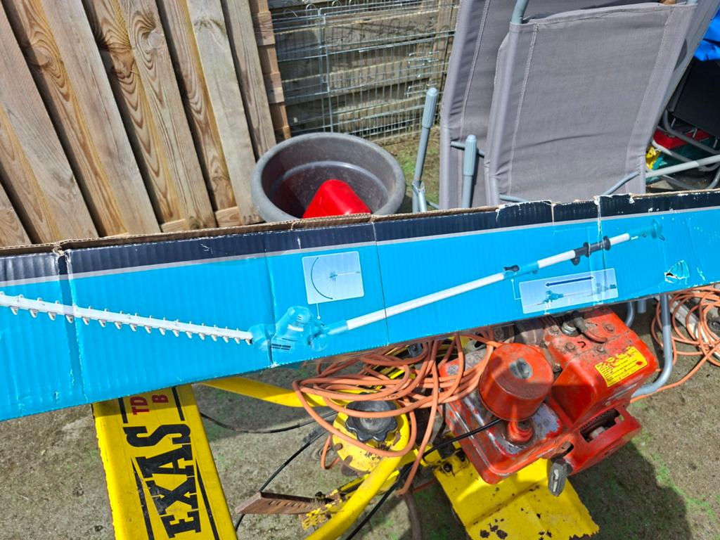 Makita stokhaagschaar, Ophalen