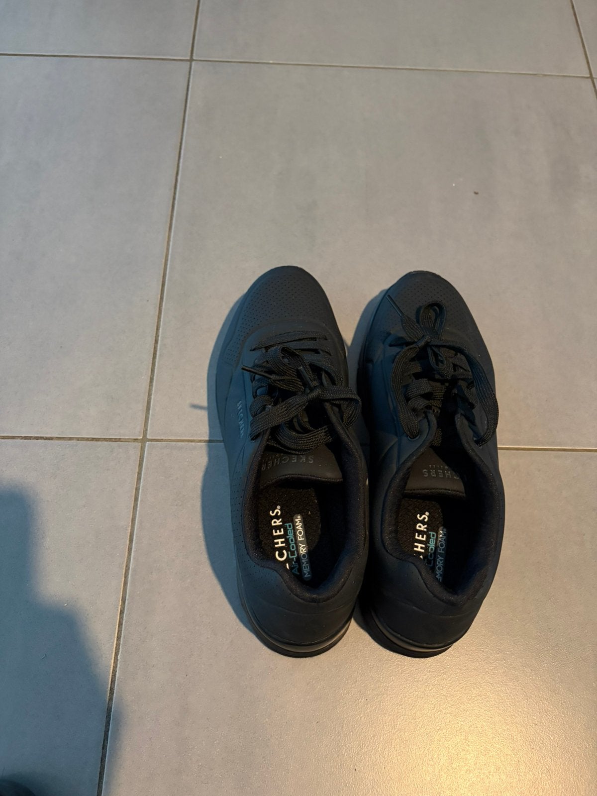 Skechers UNO Stand On Air noir taille 43 — neuf, Enlèvement ou Envoi, Neuf, Noir