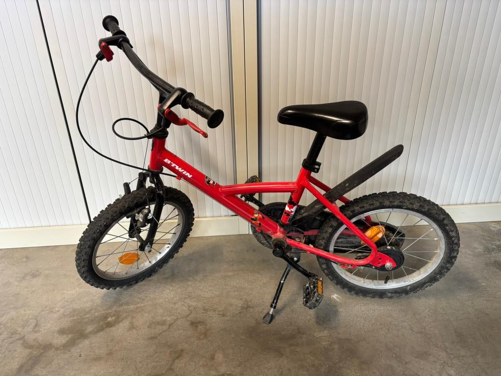 Kinderfiets 16" – Btwin Hyper Hero, Fietsen en Brommers, Fietsen | Meisjes, Gebruikt, 16 inch, Handrem, Ophalen