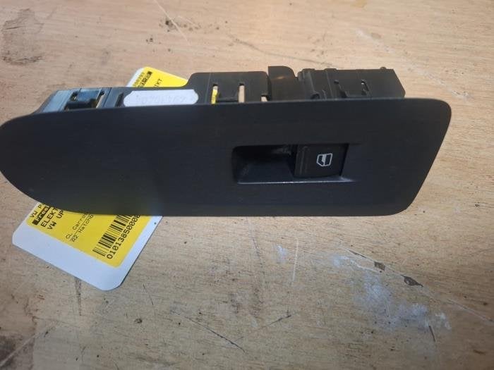 Commutateur vitre électrique d'un Volkswagen UP, Autos : Pièces & Accessoires, Tableau de bord & Interrupteurs, Volkswagen, Utilisé