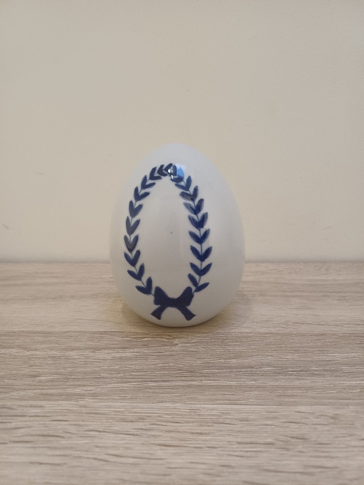 Blauw-wit porseleinen ei met lauwerkrans
lauwerkrans, Verzamelen, Beelden en Beeldjes, Ophalen of Verzenden, Zo goed als nieuw