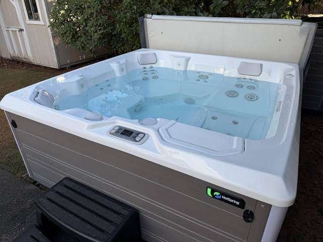 Jacuzzi HotSpring Flair, Enlèvement, Comme neuf, Couverture, Fixé
