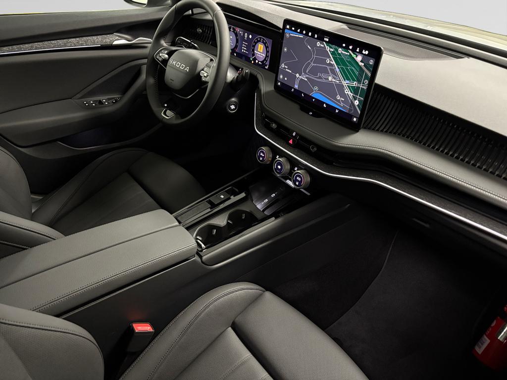 Skoda Superb Combi PHEV Superb Combi PHEV 1.5 TSI Corporate, Autos, Skoda, Argent ou Gris, Achat, Break, Automatique