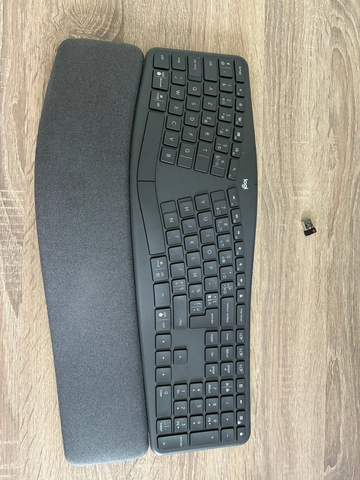 Draadloos ergonomisch toetsenbord Logitech AZERTY, Computers en Software, Toetsenborden, Ophalen, Draadloos, Verlichte toetsen