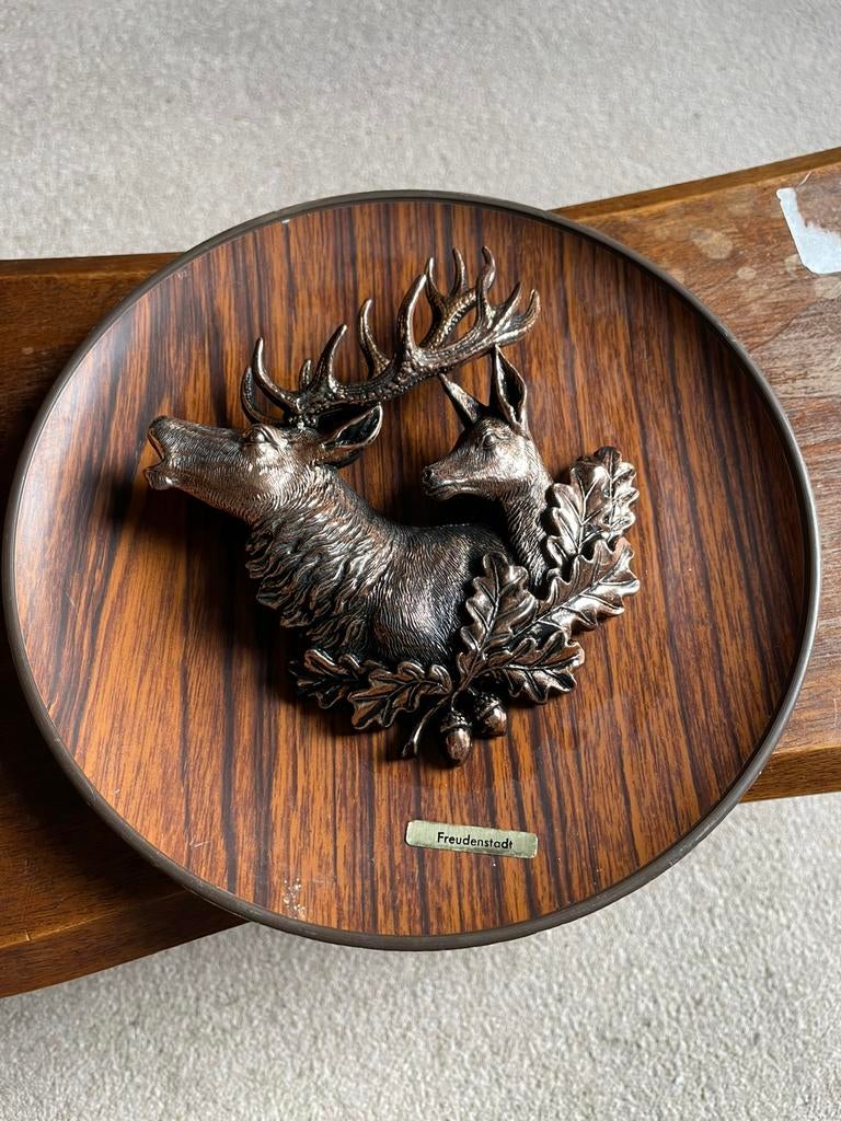 Reliëfsculptuur van een hert en een hinde, Ophalen, Zo goed als nieuw