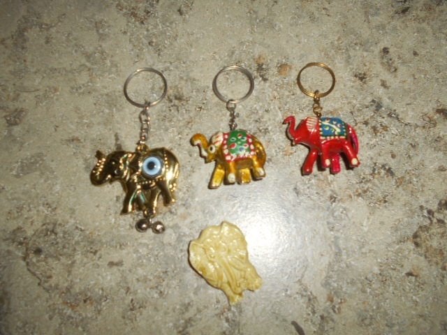 Broche + 3 sleutelhangers - olifanten / 5 €, Ophalen of Verzenden, Zo goed als nieuw