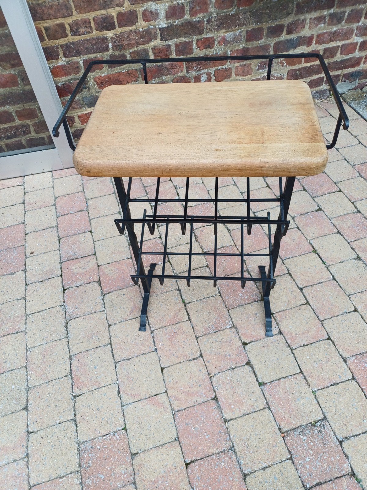 Table à téléphone avec porte-journaux, Enlèvement