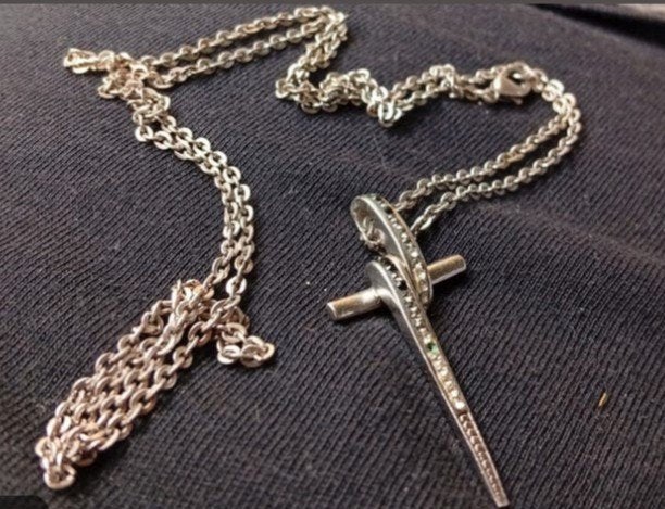 une croix (925) de 4 cm de long et 2 cm de large et une chaî, Bijoux, Sacs & Beauté, Colliers, Enlèvement ou Envoi, Utilisé, Avec pierre précieuse