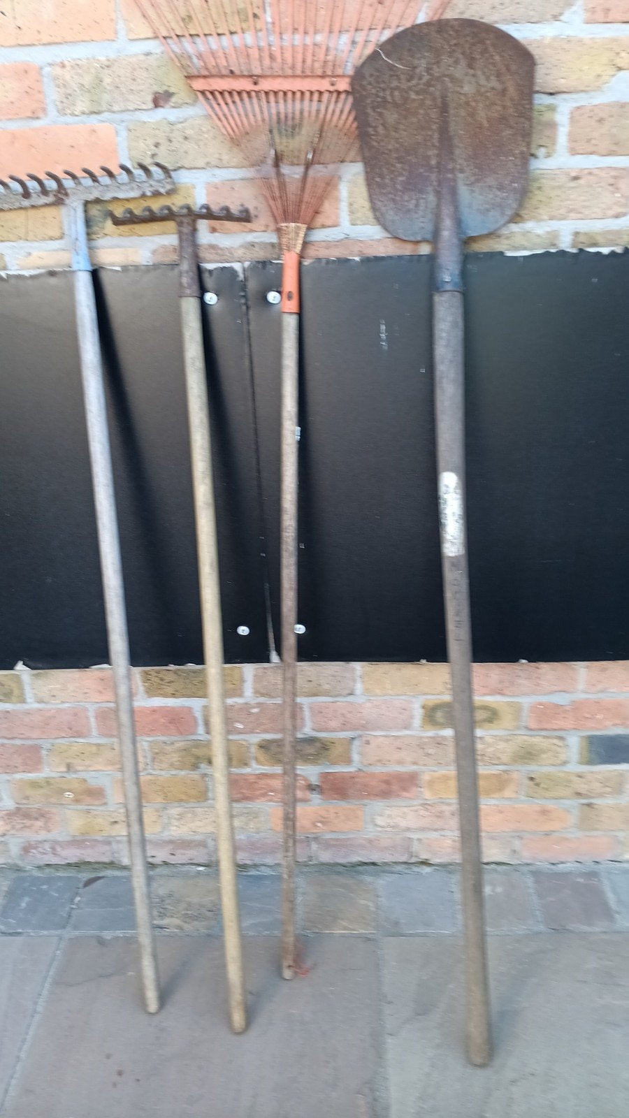Tuinmaterialen, Ophalen, Schop