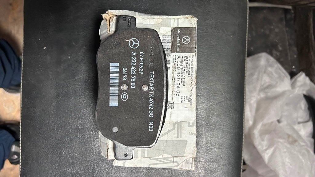 Plaquette arrière c63se performance neuf, Enlèvement, Neuf, Mercedes-Benz