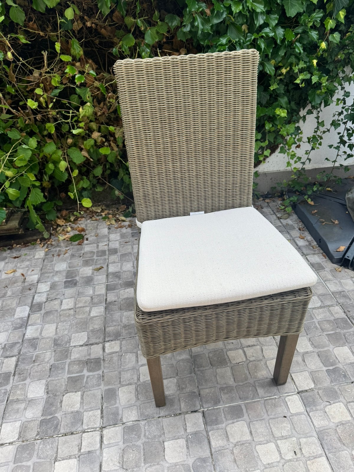 4 Chaises en résine tressée, Enlèvement, Comme neuf