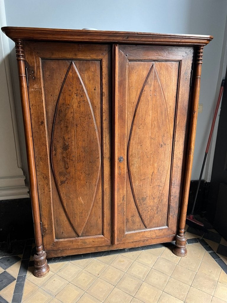 Antieke houten kast, Ophalen