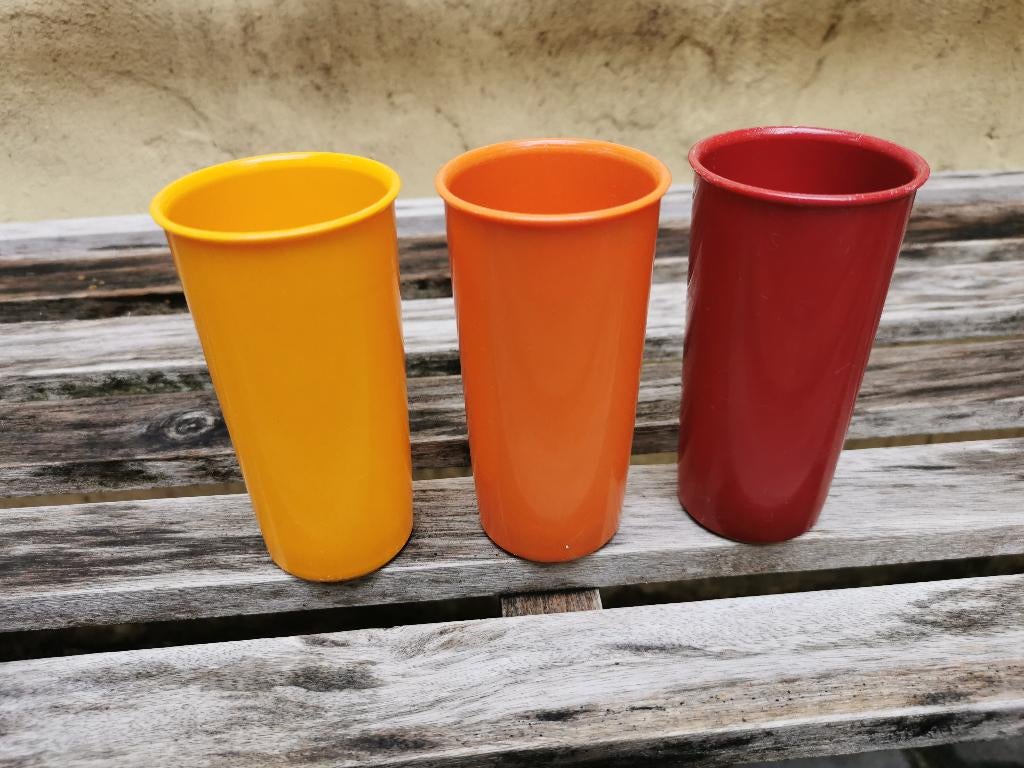 Retro Tupperware bekertjes in vintage kleuren., Enlèvement ou Envoi, Utilisé, Orange