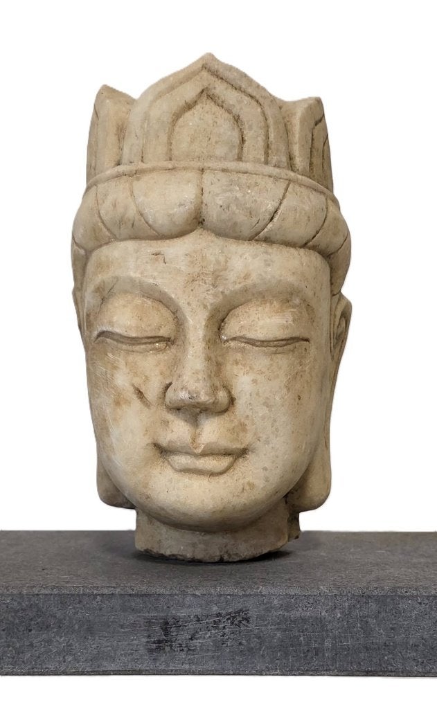 Tête de Bouddha en marbre sur socle., Antiquités & Art, Enlèvement ou Envoi