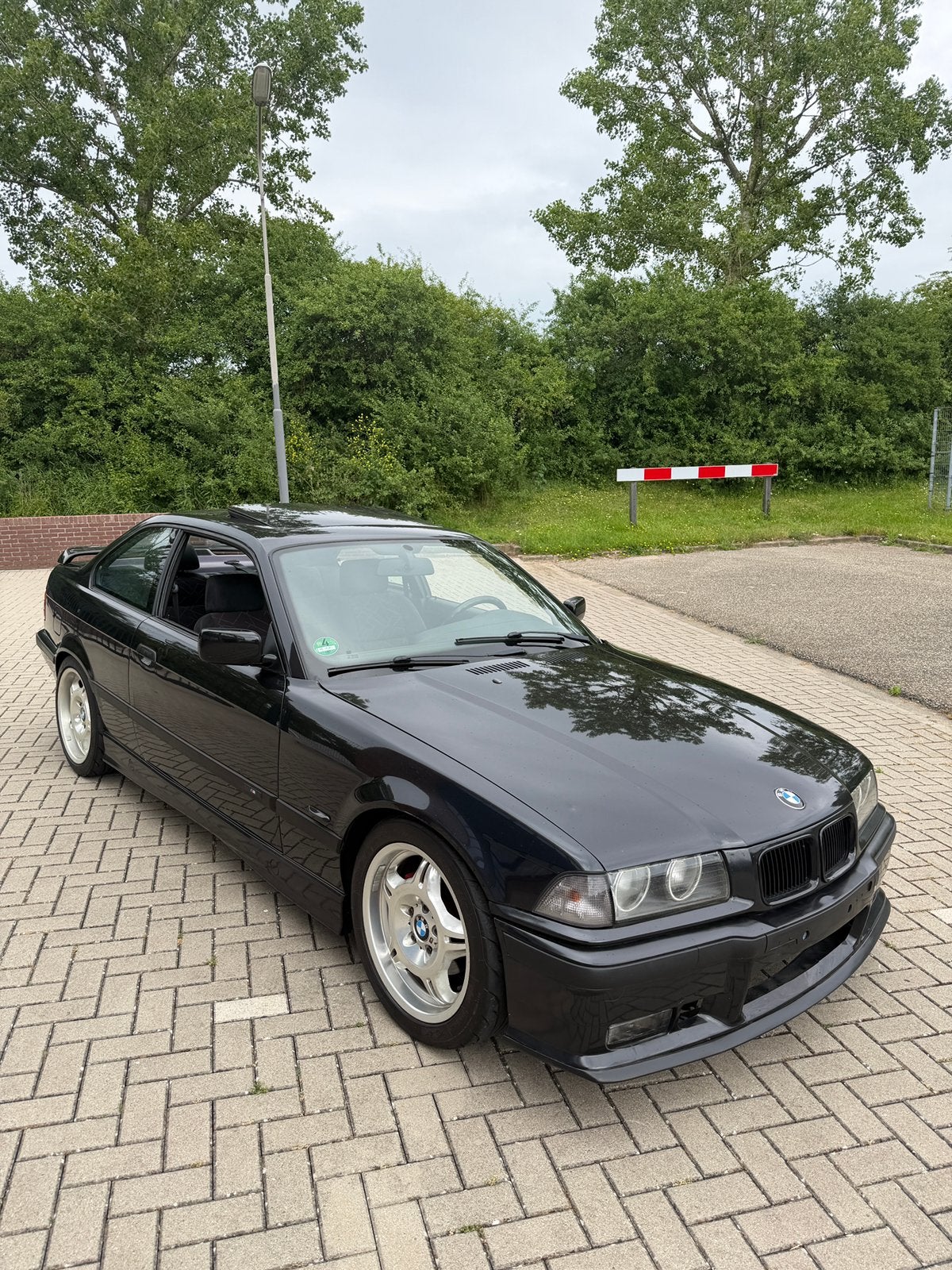 BMW E36 323i 2.5 liter M-Pakket 1995 Oldtimer M3 interieur!!, 2500 cc, Alcantara, Zwart, Handgeschakeld