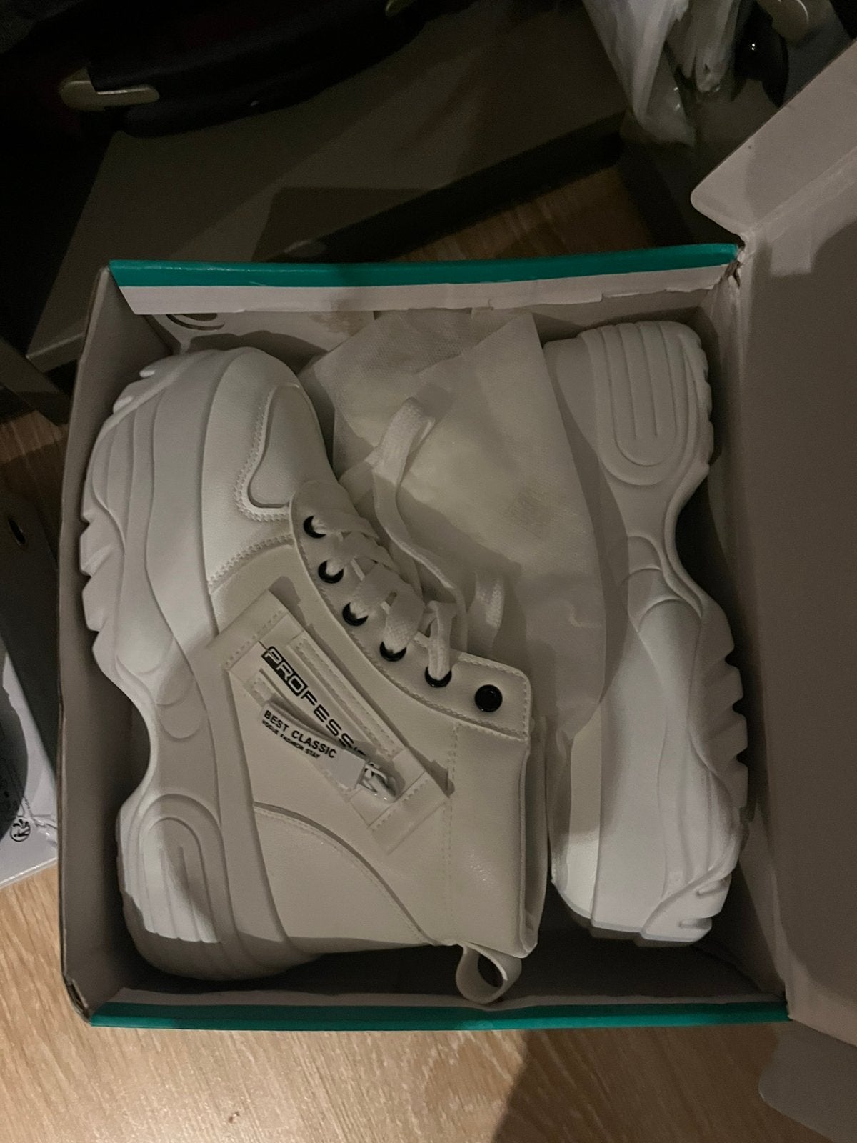 Nieuwe stoere schoenen, Kleding | Dames, Verzenden, Zo goed als nieuw, Wit, Sneakers