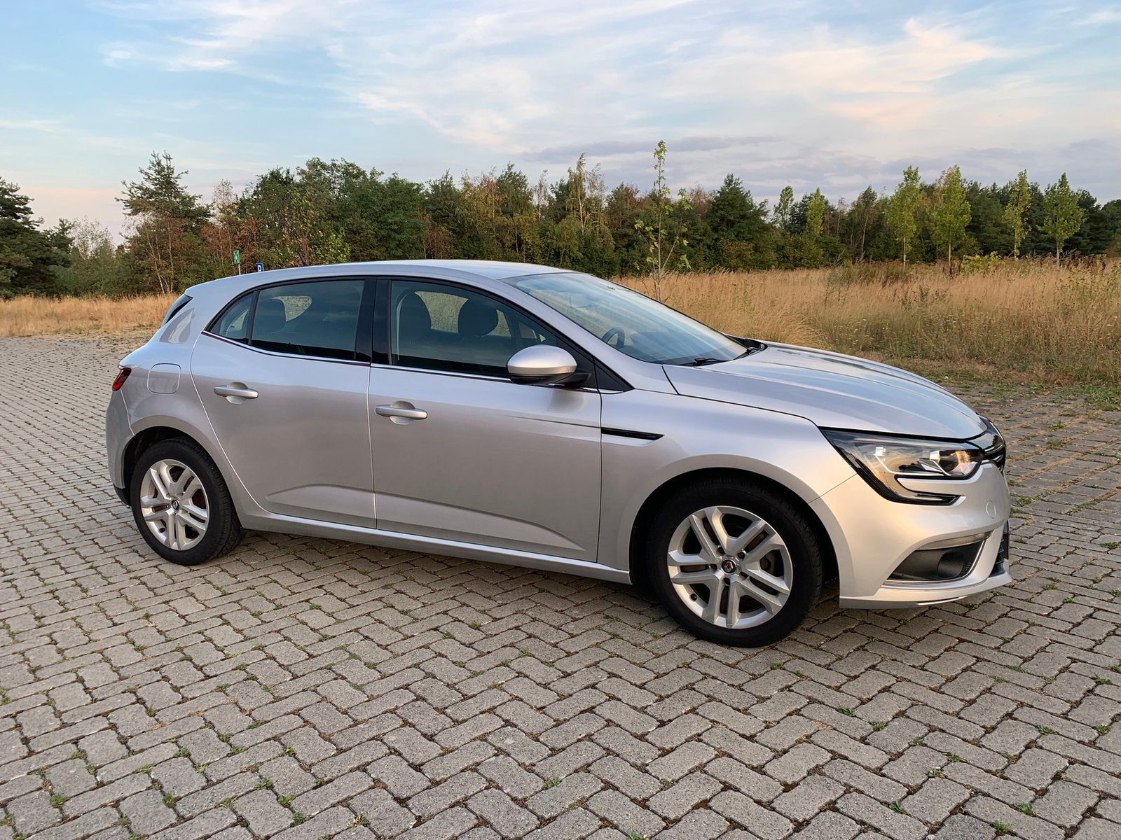 Renault Megane 1.2 benzine gekeurd, https://public.car-pass.be/6029-0717-2241, Euro 6, Handgeschakeld, 5 deurs