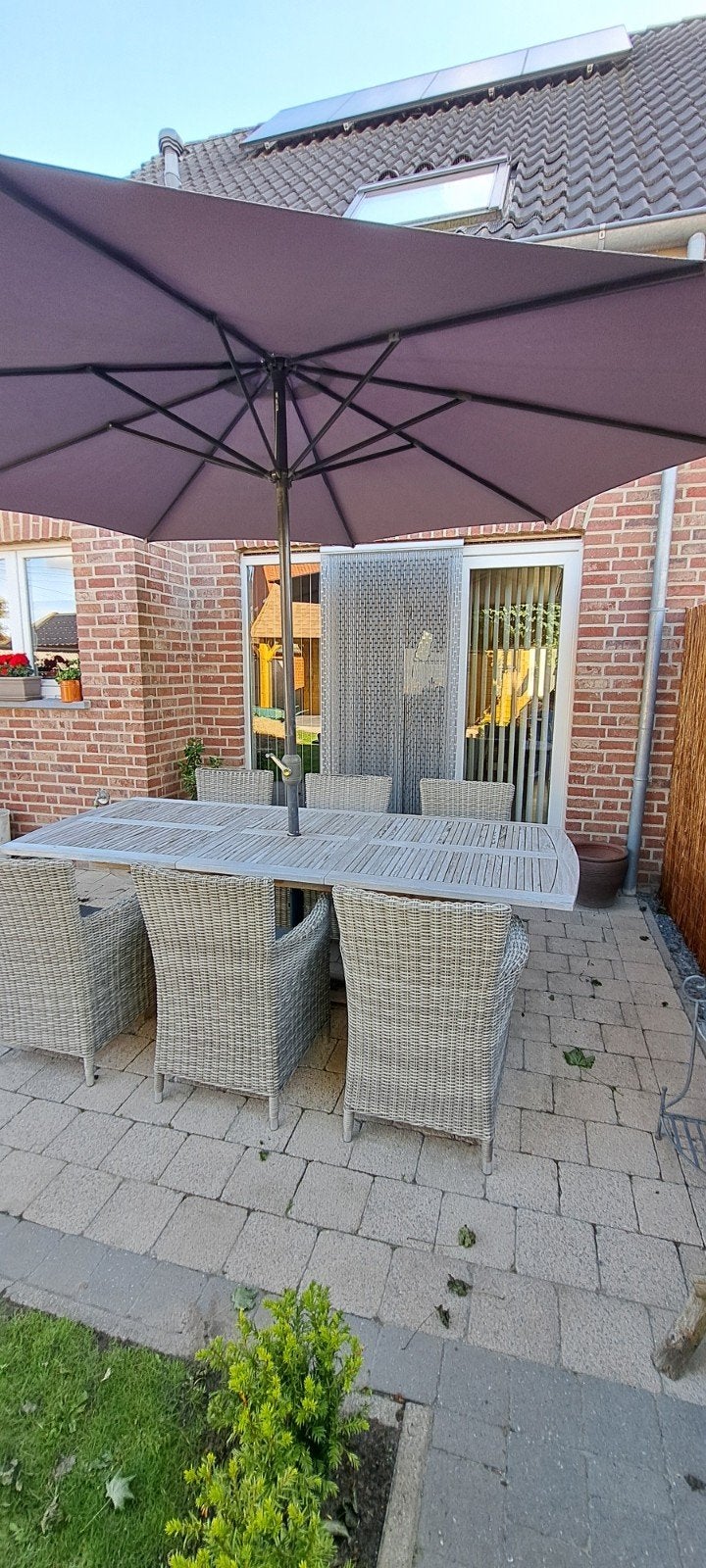 Teaken tuintafel met 6 wickerstoelen en parasol, Tuin en Terras, Ophalen