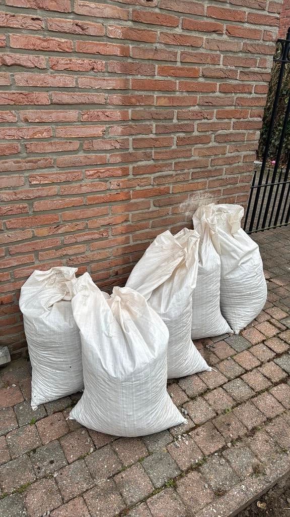 Gratis grind nero 16-25mm ter Kapellen, Dieren en Toebehoren, Overige Dieren, Januari, Mannelijk